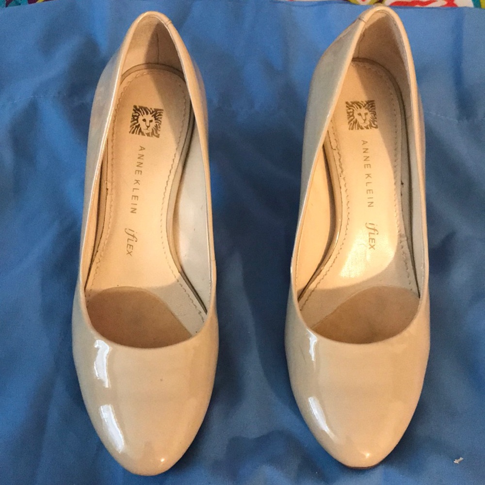 Beige heels